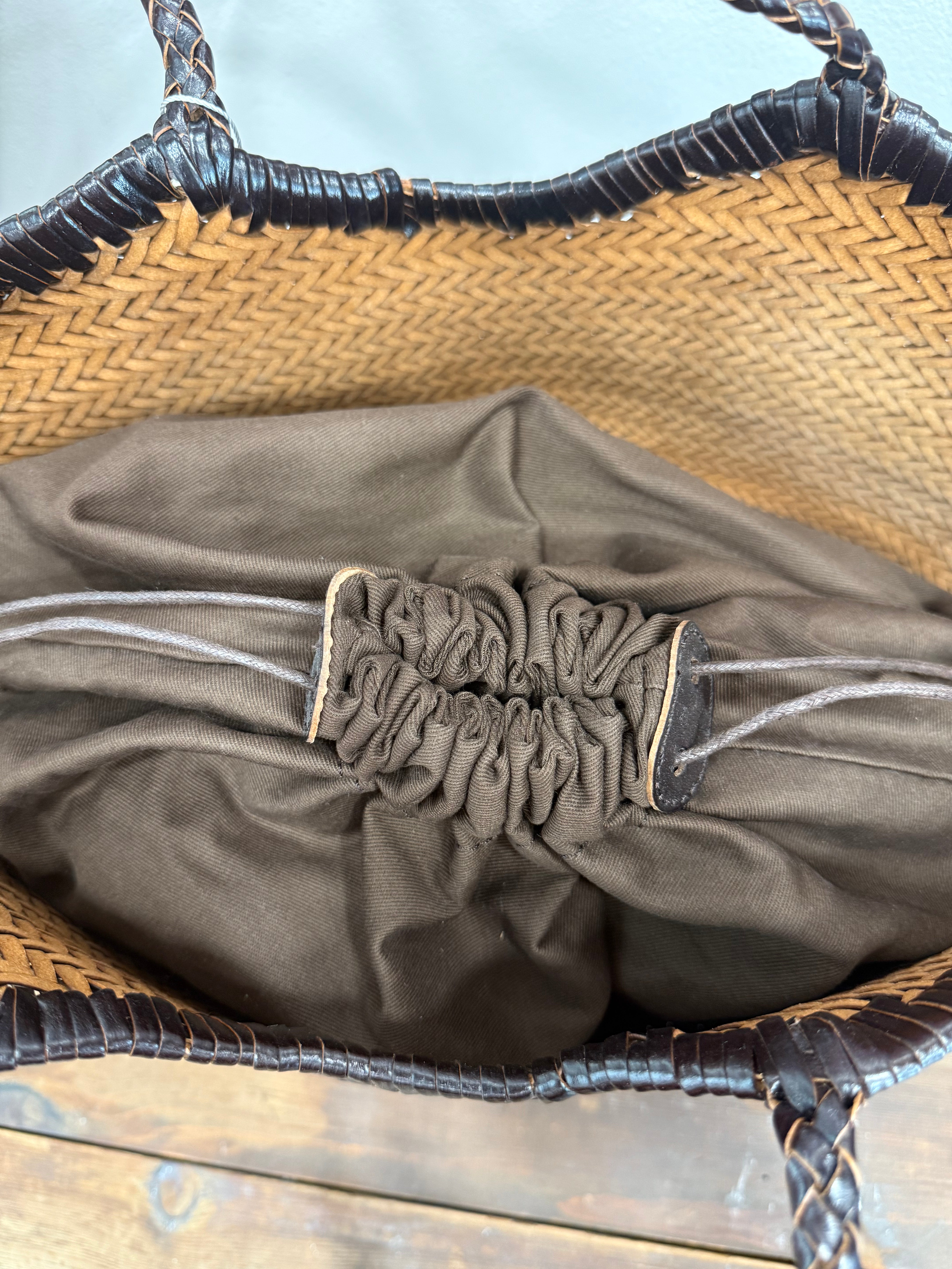 BOLSO DE PIEL TRENZADO